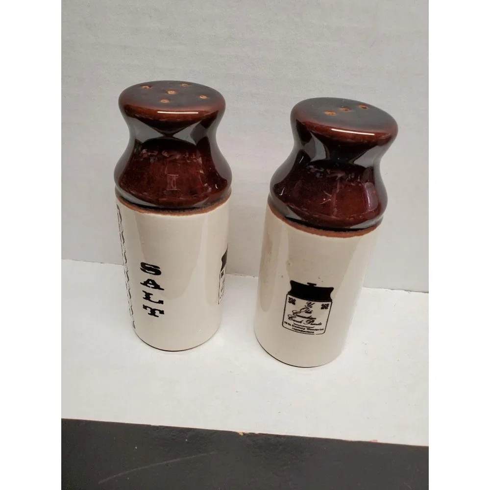Vintage Reproduction Salt & Pepper Shaker ‎ - Old n